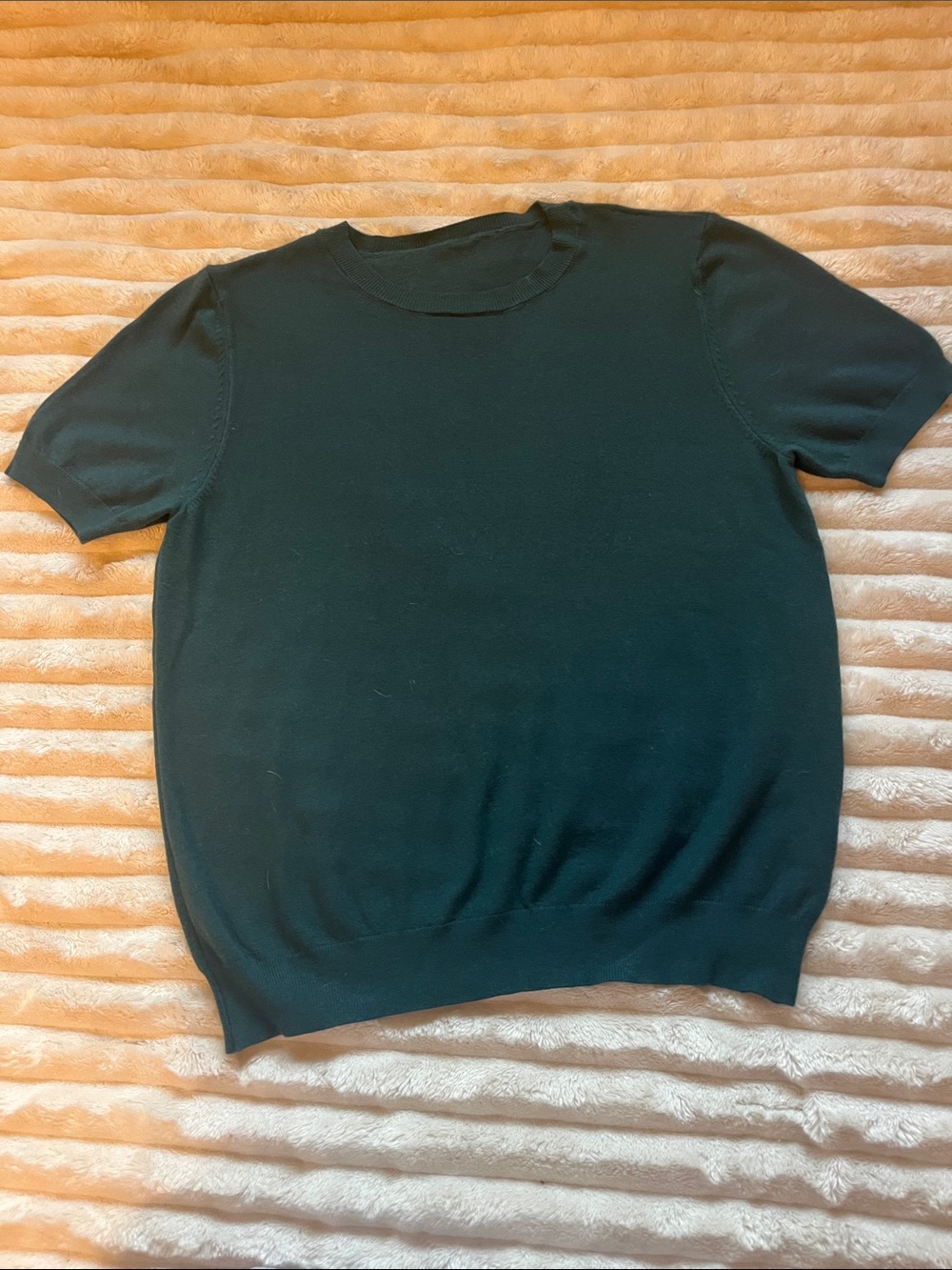 Women's Short-Sleeve Crew Sweater in Dark Green L/XL